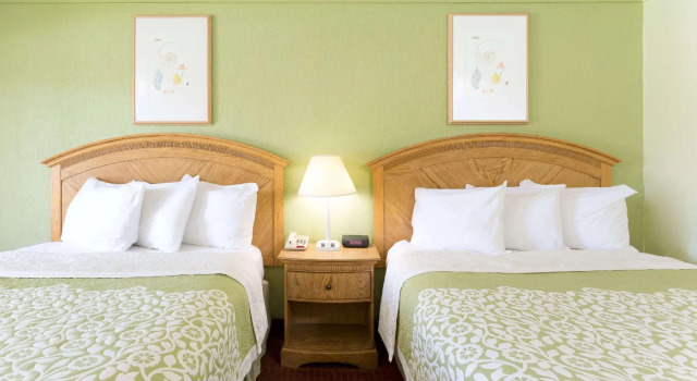 Четырёхместный номер Standard Days Inn by Wyndham Washington
