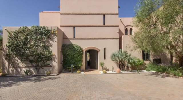 Luxury Villa Marrakech, Забронировать Вилла Отели Марракеш-Тенсифт-Эль-Хауз с парковкой, Парковка