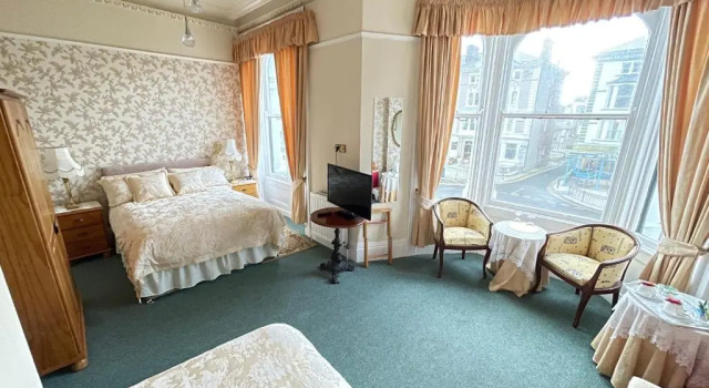 White Court Llandudno, Забронировать Отель «постель и завтрак» Отели Лландидно с завтраком, рядом с Парки отдыха, Завтраки