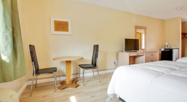 Четырёхместный номер Economy Rotex Western Inn