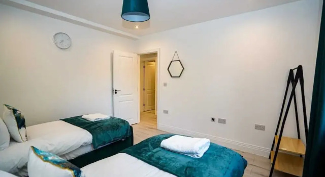 Коттедж Luxury 4-Bed 3-Bath Haven Perfect for 8 Guests