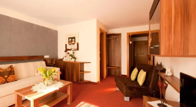 Appartements Zerzer, Rezerwuj Apartament Hotele w Tyrol z parkingiem, Parking