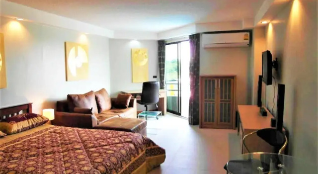 Студия с балконом Poolview Condo Rentbuythailand