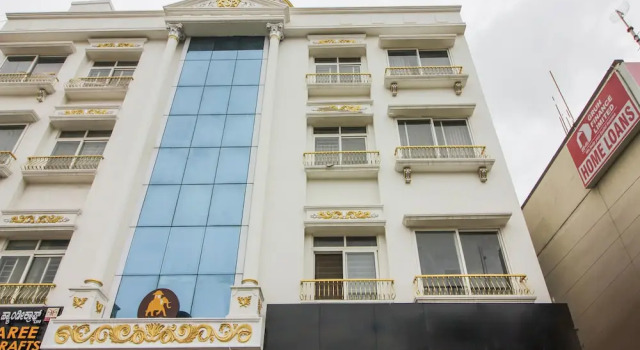 Capital O 15964 NI Ambaari Suites