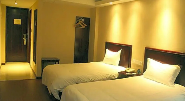 Двухместный номер Standard GreenTree Inn Guangdong Guangzhou Baiyun West Huangshi Road Express Hotel