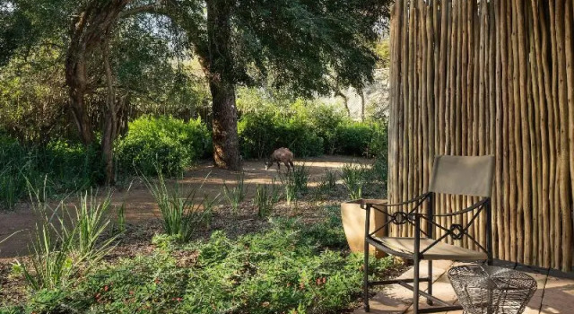 Четырёхместный семейный номер Standard Kruger Gate Hotel
