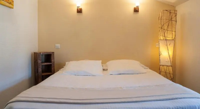 Двухместный номер Standard Logis Hôtel Tante Yvonne & son restaurant semi-gastronomique - Lyon Nord