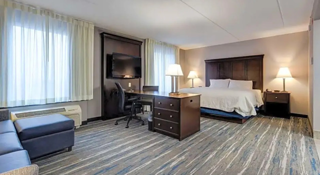 Люкс Hampton Inn & Suites by Hilton Brantford