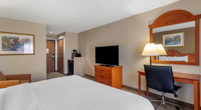 Двухместный номер Standard Quality Inn & Suites near Owensboro & Holiday World GOLD AWARD WINNER