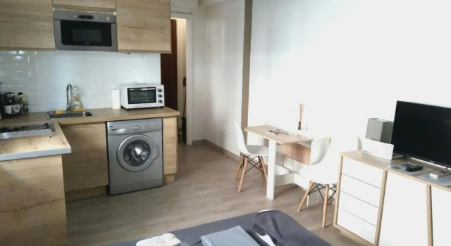 Апартаменты Charmant studio climatisé à 300m du port. Refait à neuf.