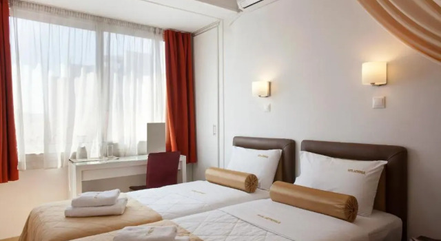 Двухместный номер Metropolis Hotel