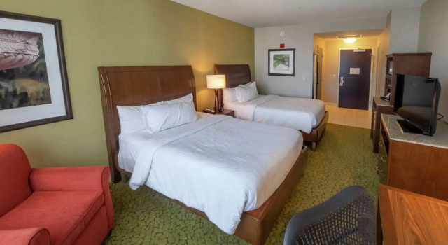 Четырёхместный номер Standard The Hilton Garden Inn Buffalo-Downtown