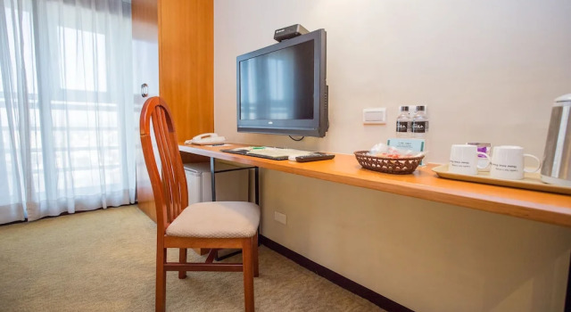 Двухместный номер Comfort с балконом Jiuwu Hotel