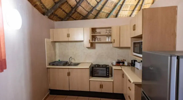 Шале Gooderson Dumazulu Lodge & Traditional Village