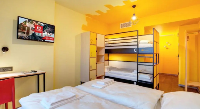 Четырёхместный номер Standard MEININGER Hotel Lyon Centre Berthelot