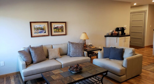 #1101 Ski-in & Huge One Bedroom in Blazing Saddles, Downtown Breck, Rezerwuj Hotel Hotele w Vail Ski z parkingiem, Parking