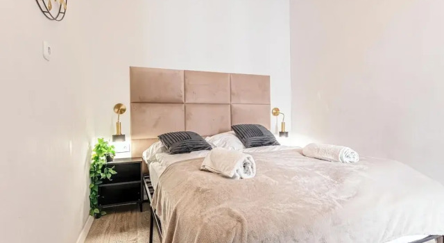 Cozy 2BR 1LR Apt Near Westbahnhof, Prenota Appartamento Vienna Austria