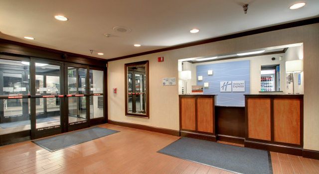 Holiday Inn Express Hotel Fort Campbell-Oak Grove, Rezerwuj Hotel Oak Grove Kentucky