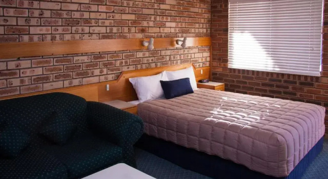 Mid Town Inn Narrabri, Забронировать Отель Отели Наррабри 3 звезды, рядом с Туристско-информационный центр графства Наррабри, 3*