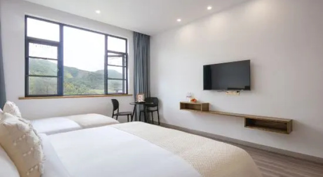 Кровать в общем номере Mogan Mountain Wangxuan Tower Light Luxury Mountain Residence