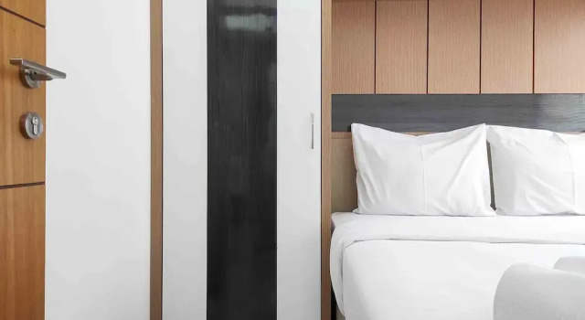 Best Deal And Comfy 2Br Vida View Apartment, Book Apartment Hotels in Sulawesi with Parking, Parking