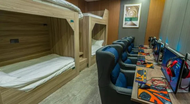 Кровать в общем номере RIS Esports Hotel
