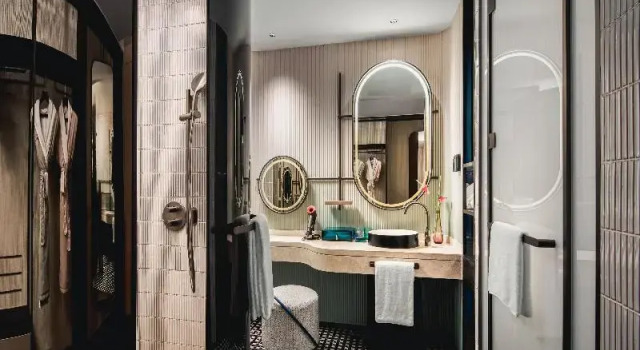 Двухместный номер Standard с видом на озеро Hotel Indigo Shanghai Harbour City by IHG