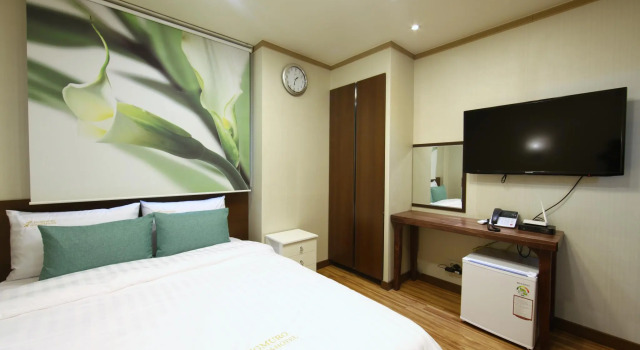 Двухместный номер Standard Myeongdong Merlin Hotel