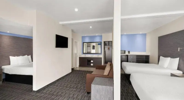 Люкс Travelodge Inn & Suites by Wyndham Anaheim on Disneyland Dr