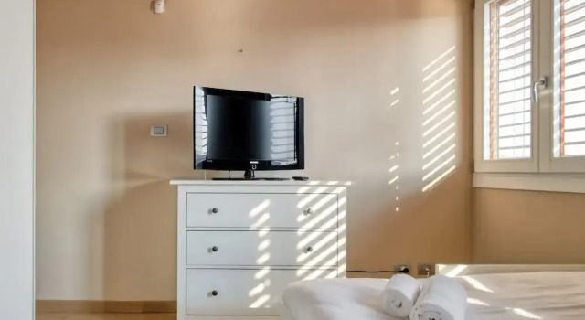 Elegant apt with parking and balcony, Book Lejlighed Milano Lombardiet, nær Romolo