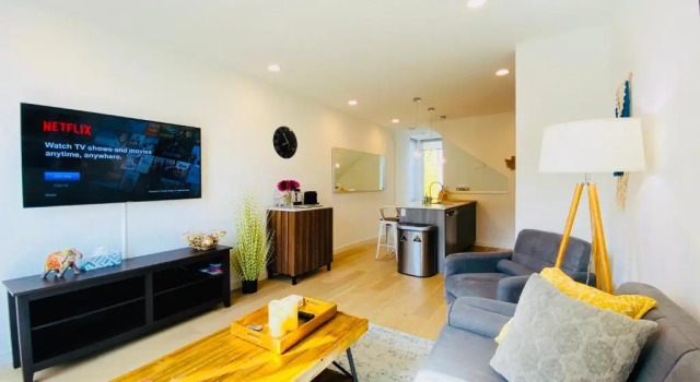 Апартаменты Modern Ballard Townhouse - 92 Walkscore & Rooftop!