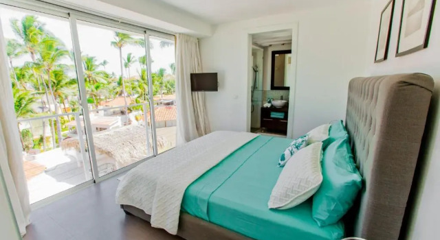 Incredible 4BR Beachfront Penthouse with Ocean View, Prenota Hotel Bávaro Punta Cana