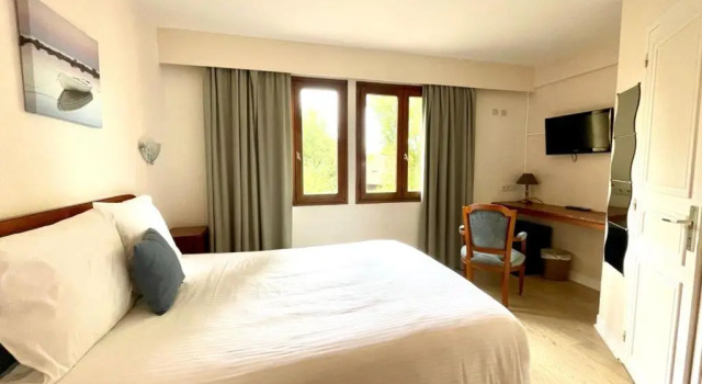 Двухместный номер Comfort Logis Hôtel Restaurant - Le Clos Deauville Saint Gatien