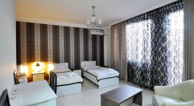 Renaissance Hotel Tbilisi, Забронировать Отель Отели Тбилиси с парковкой, рядом с Президентский дворец, Парковка