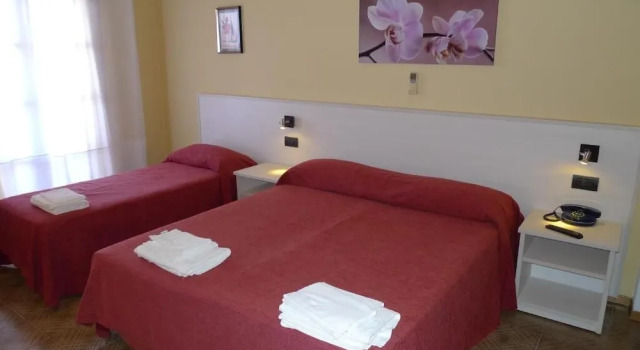 Standard Triple room with balcony Hotel Alexander