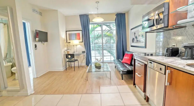 Полулюкс Private Apartment at the Congress