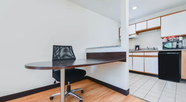 Двухместный номер Premium Red Roof Inn PLUS+ & Suites Guilford
