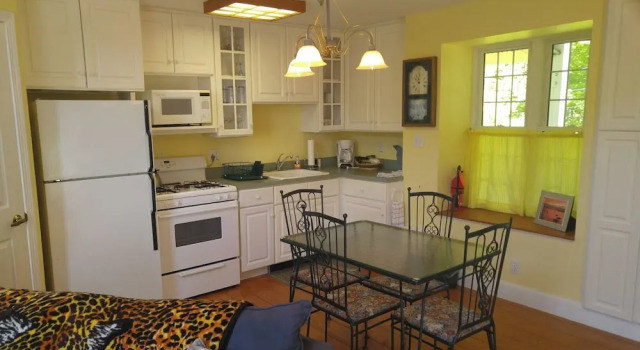 Апартаменты The Harpswell Inn
