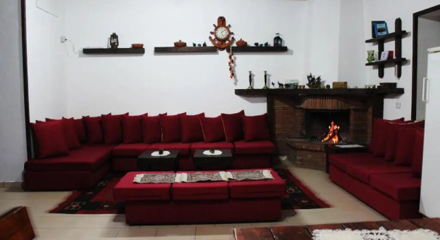 Beautiful and relaxing *Villa* in Paftal, Berat, Prenota Hotel Hotel a Berat County con parcheggio, Parcheggio