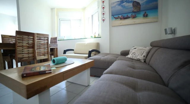 Israeliscene Sunny Flat
