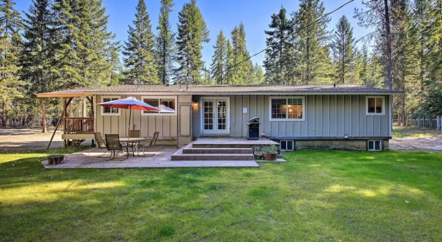 Quaint Priest Lake Cabin w/ Patio < 1 Mi to Lake!, Buchen Sie Ferienhaus Priest River Idaho