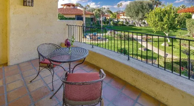 Двухместный полулюкс с балконом Tommy Bahama Miramonte Resort & Spa