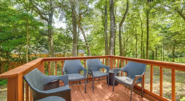 Tallahassee Home w/ Private Deck: 4 Mi to Downtown, Rezerwuj Dom wakacyjny Tallahassee 