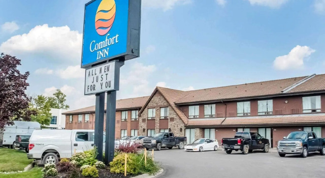 Кровать в общем номере Comfort Inn Newmarket - Aurora