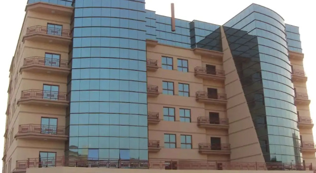 Al Manzil Suites - 2 Adliya, Rezervovat Hotel Hotely v Capital Governorate s bazénem, Bazén