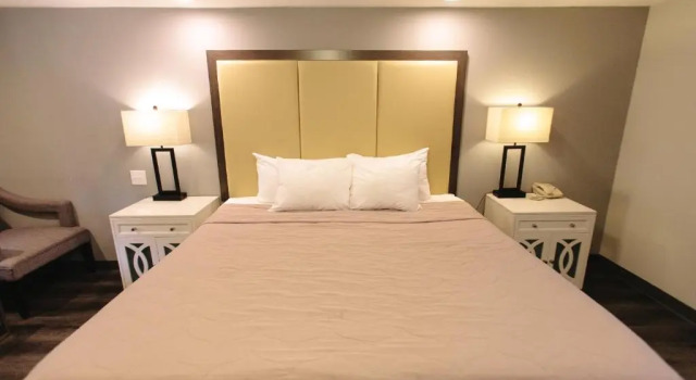 Номер Standard с видом на реку Riverbend Motel & Cabins