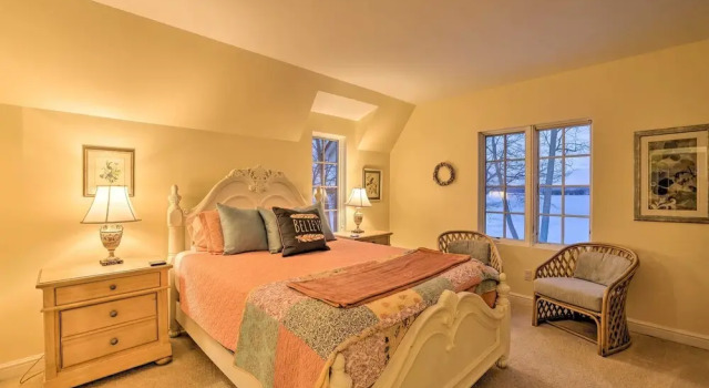 Коттедж Stunning South Hero Home on Lake Champlain w/ View