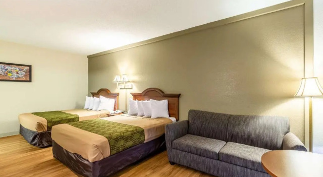 Четырёхместный номер Deluxe Econo Lodge Lake City-North