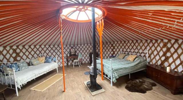 Beautiful Rural Yurt With Wood Fired hot tub