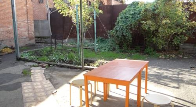 Full House Hostel, Забронировать Хостел Хостелы Краснодара, рядом с Chistyakovskiy Grove Park, Хостел